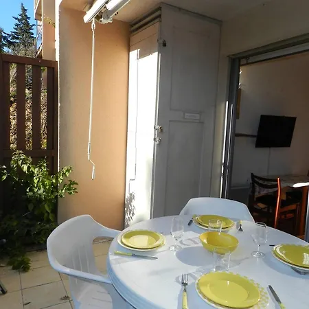 Coin Nuit Avec Terrasse Et Parking Privatif A - Fr-1-251-900 * Bormes-les-Mimosas